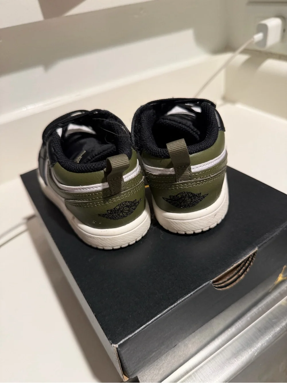 Nike Kids Black White Olive Low-Top Sneakers